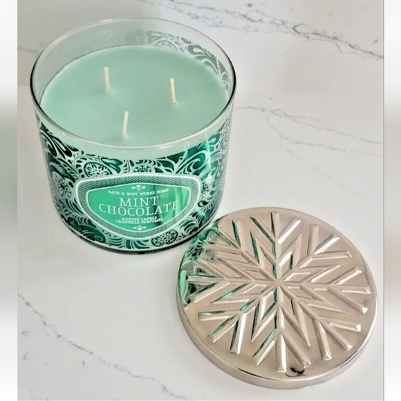 BATH & BODY WORKS 2019 "Winter Critters" Pedestal + Mint Chocolate 3 Wick Candle - Picture 6 of 11